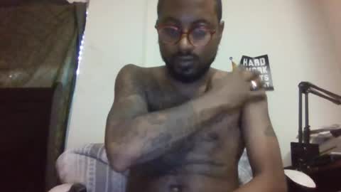 11inchtattedtrinibad Momentaufnahme des Live-Raums auf Chaturbate