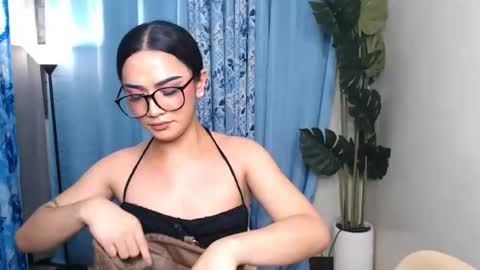 2hotblowjob694uxxx momentopname van live room op Chaturbate