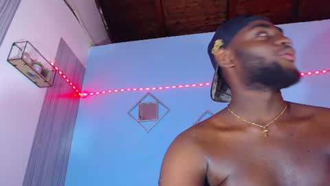 _black_stallion captura de la sala en vivo en Chaturbate
