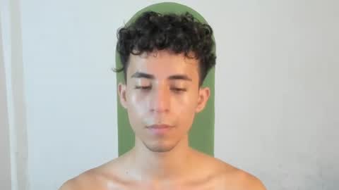 _fiore_ live room snapshot on Chaturbate