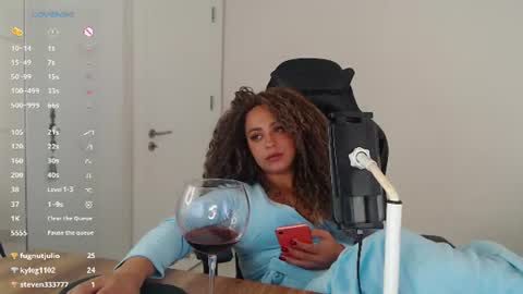 _just_a_queen_3 momentopname van live room op Chaturbate