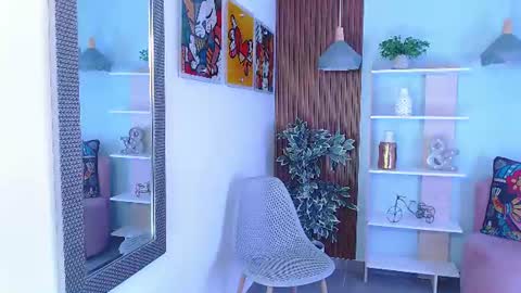 _lucy_grey live room snapshot on Chaturbate