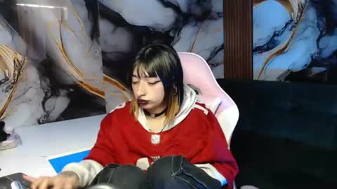 _weird_sativa live room snapshot on Chaturbate