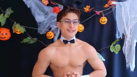 aaron_eze captura de la sala en vivo en Chaturbate