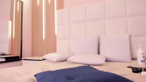 abril_snow Momentaufnahme des Live-Raums auf Chaturbate