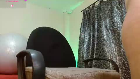 adairamars Momentaufnahme des Live-Raums auf Chaturbate