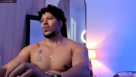 adambrocs1 live room snapshot on Chaturbate