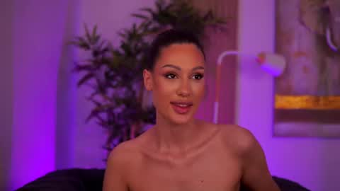 adasol live room snapshot on Chaturbate