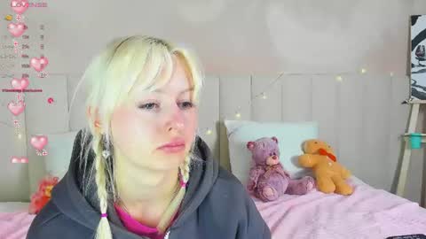 adele_silvyy снимок онлайн-комнаты на Chaturbate