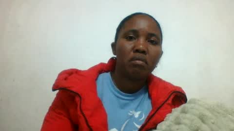 adelealy live room snapshot on Chaturbate