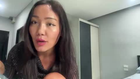 adelinai momentopname van live room op Chaturbate