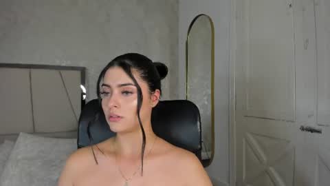 adhara_black01 Momentaufnahme des Live-Raums auf Chaturbate
