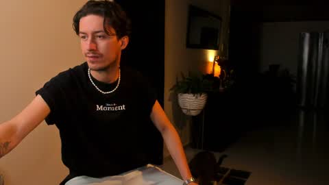 adrianwilliams_ Momentaufnahme des Live-Raums auf Chaturbate