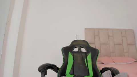 aida_rose live room snapshot on Chaturbate