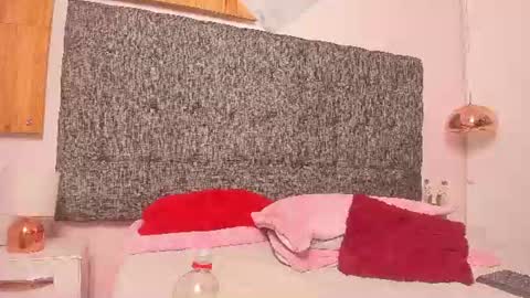 aitana_96_ live room snapshot on Chaturbate