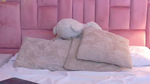 aitanagraand live room snapshot on Chaturbate