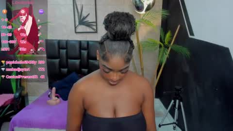 alanna_bonny снимок онлайн-комнаты на Chaturbate