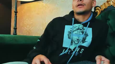 aless_king Momentaufnahme des Live-Raums auf Chaturbate