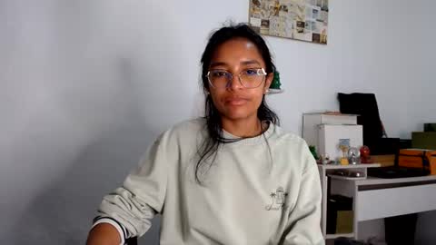 alia054 captura de la sala en vivo en Chaturbate