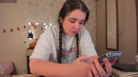 alice_next_door_ Momentaufnahme des Live-Raums auf Chaturbate
