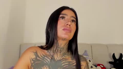 alicee_0 momentopname van live room op Chaturbate