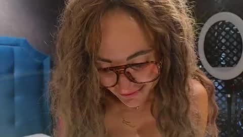 aliceworthingtons live room snapshot on Chaturbate