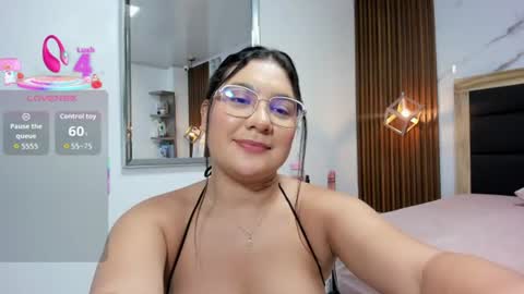 aliciatarly снимок онлайн-комнаты на Chaturbate
