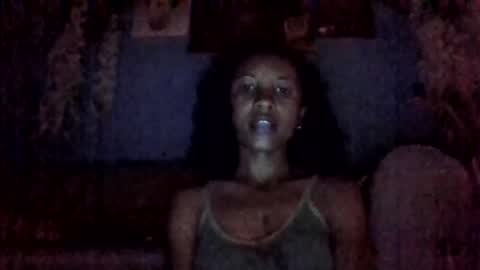 allidah captura de la sala en vivo en Chaturbate
