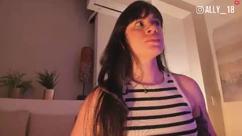 ally_addams Momentaufnahme des Live-Raums auf Chaturbate