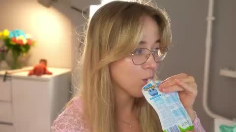 aluntick live room snapshot on Chaturbate