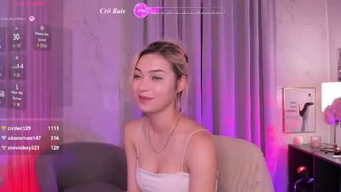 alysiasun live room snapshot on Chaturbate