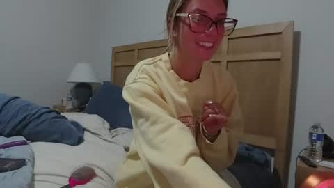 ambiebambiii снимок онлайн-комнаты на Chaturbate