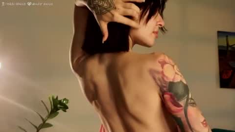 ambientmoon captura de la sala en vivo en Chaturbate