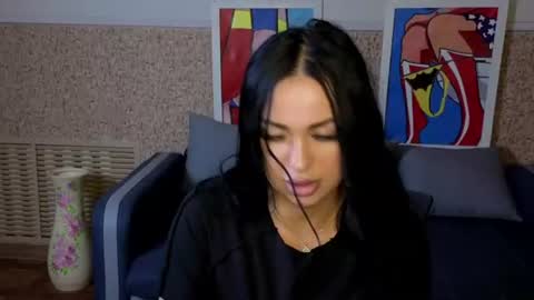 amina_yangelkis снимок онлайн-комнаты на Chaturbate