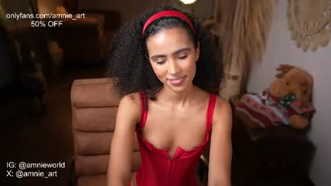 amnie_ Momentaufnahme des Live-Raums auf Chaturbate