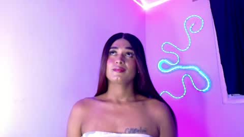 andrea_r_ captura de la sala en vivo en Chaturbate