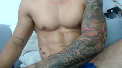 andres_clark captura de la sala en vivo en Chaturbate