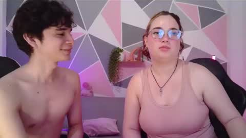 andrewanndcherry live room snapshot on Chaturbate