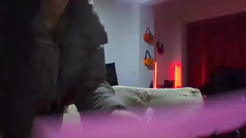 angela_mis снимок онлайн-комнаты на Chaturbate