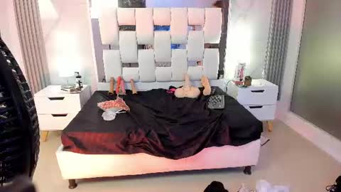 angelabeker_ captura de la sala en vivo en Chaturbate