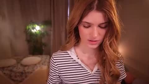 angell_wild_ снимок онлайн-комнаты на Chaturbate