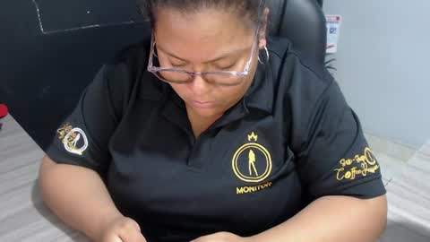 angy_ro12 momentopname van live room op Chaturbate