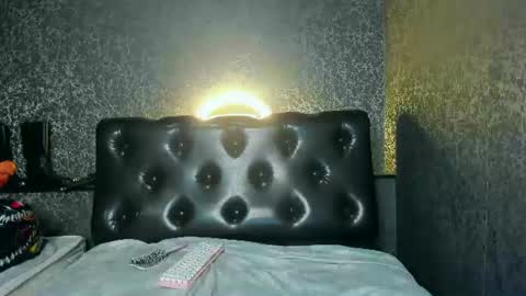 anjella_botton live room snapshot on Chaturbate