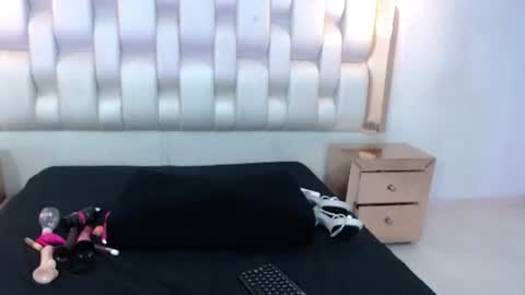 aprillross Momentaufnahme des Live-Raums auf Chaturbate