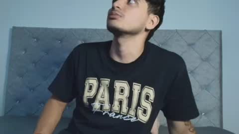 ari_and_alex live room snapshot on Chaturbate