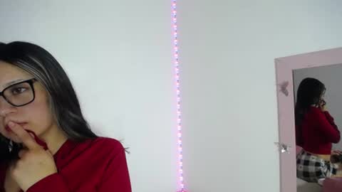 ari_deif momentopname van live room op Chaturbate