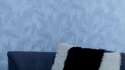 ariadnaa_brown1 live room snapshot on Chaturbate