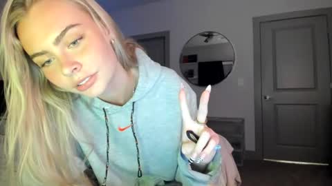 ariah_is_blonde Momentaufnahme des Live-Raums auf Chaturbate