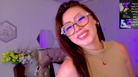 arialux_ live room snapshot on Chaturbate