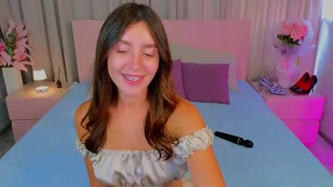 ariana_petite momentopname van live room op Chaturbate